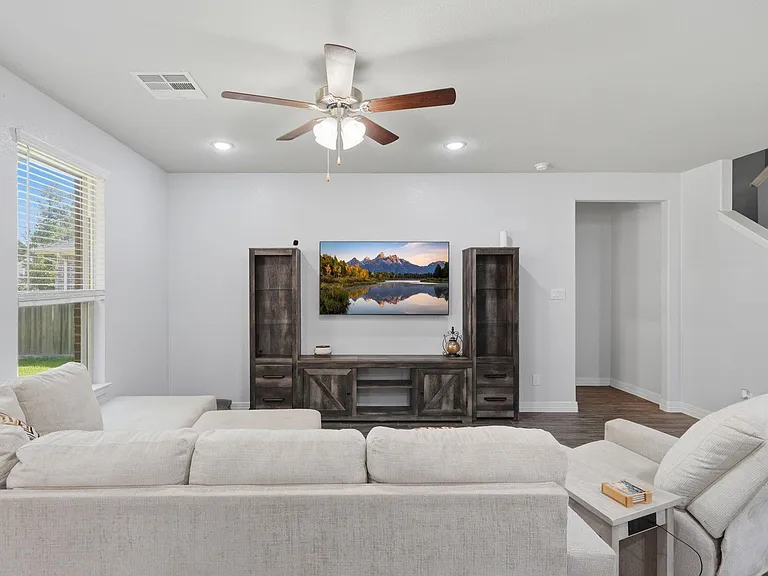 127 Buttonwood Ct — Photo 5