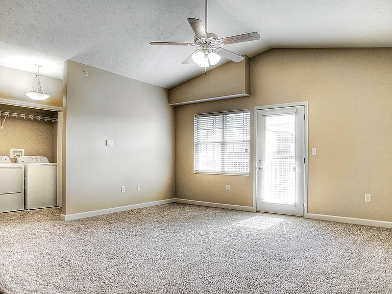 Summit Falls Apartments & Townhomes — Photo 22