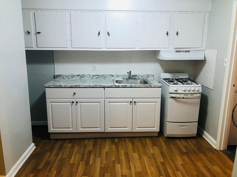 2nd image of 1036 E 216th St Floor 1