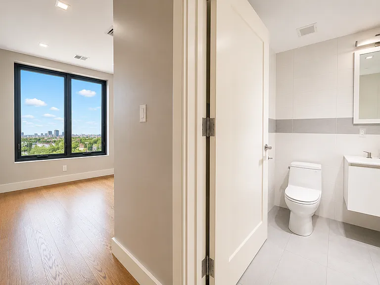 2718 Hoyt Ave S #6A — Photo 8
