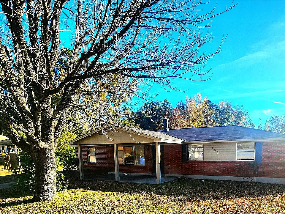 102 White Oak Dr