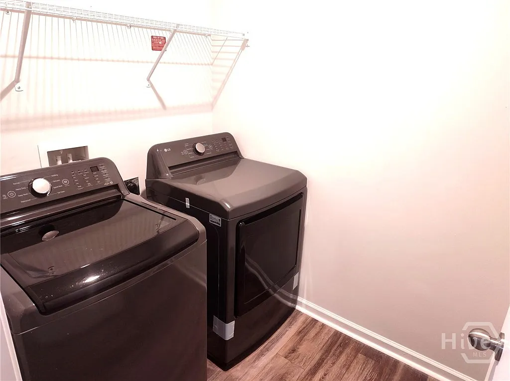 5 bed, 3.0 bath, 2438 sqft, $3,000 — Photo 3