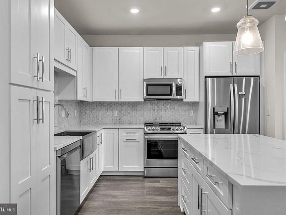 5th image of 1761 Old Meadow Rd #413