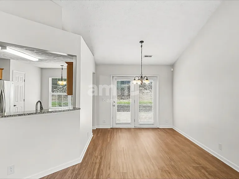 916 Springs Hill Way — Photo 6