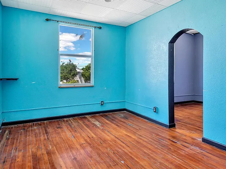 521 N Dixie Hwy — Photo 8