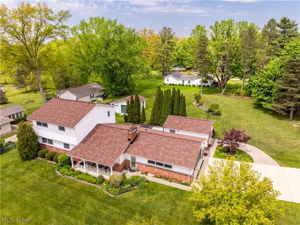 10548 Briar Hill Dr, Kirtland, OH 44094
