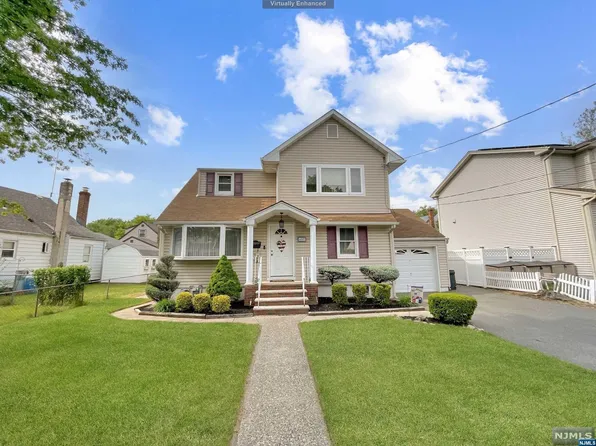 40-07 Pellington Dr, Fair Lawn, NJ 07410