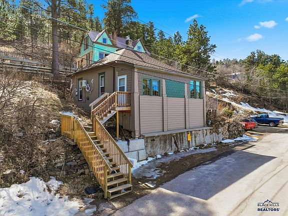 2nd image of 201 McClellan St