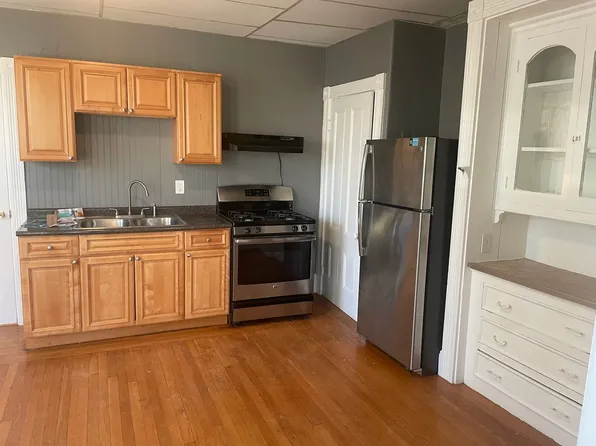 35 Greene Street, 35 Greene St APT 2F, Woonsocket, RI 02895