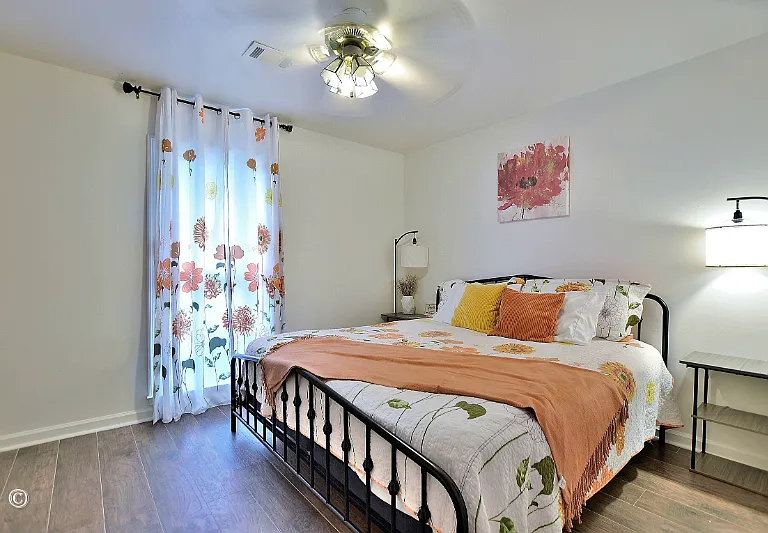 4660 Woodmere Ln — Photo 3