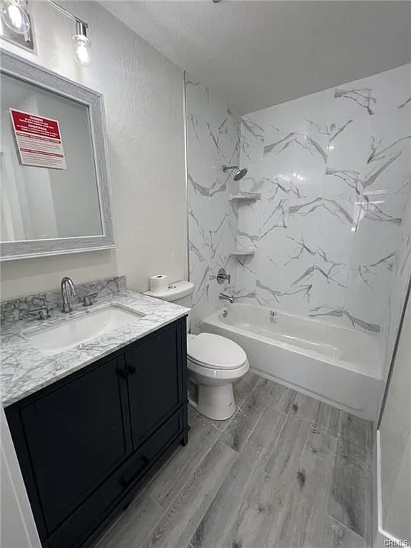 3 bed, 1.0 bath, 867 sqft, $3,100 — Photo 1