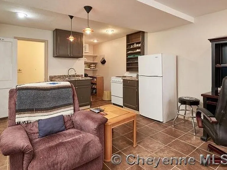 609 Randall Ave #B — Photo 3