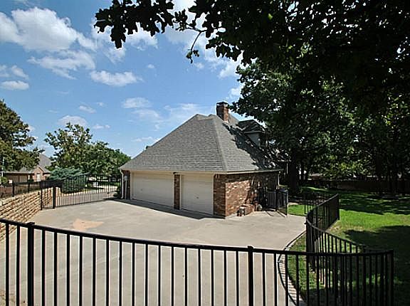 4th image of 400 Valverde Ct