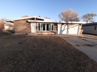 2012 Westfield Ave, Minot, ND 58701