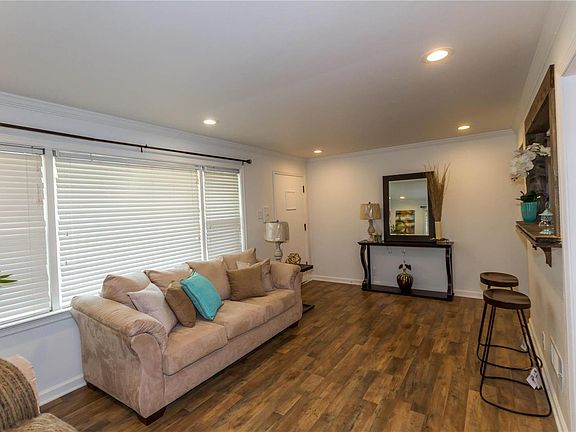 4th image of 1235 Admiral Dr