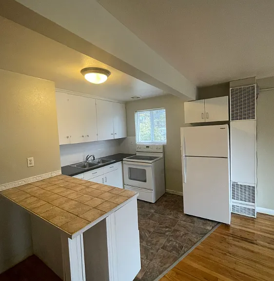 3900 S Hudson St — Photo 4
