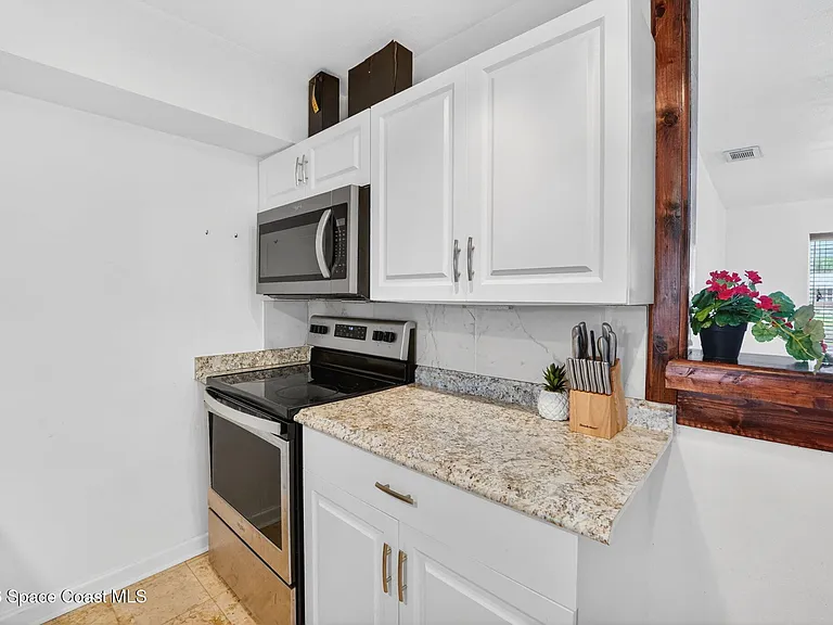 1514 Elm Ter — Photo 12