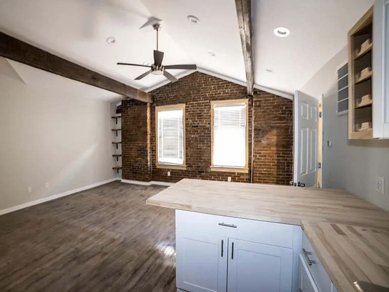 522 E 13th St #4 — Photo 1