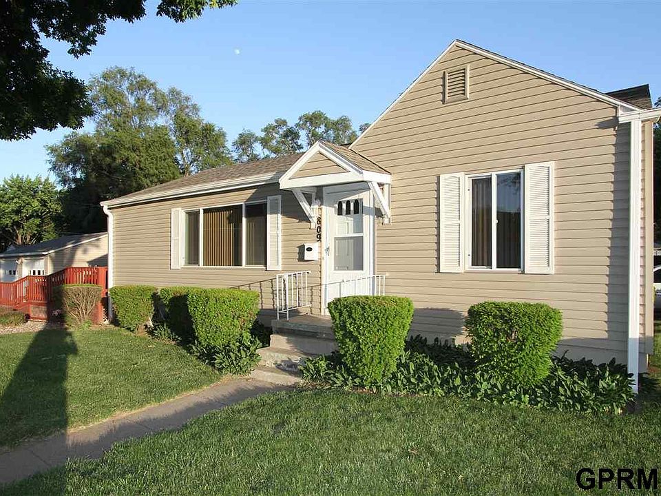 1st image of 809 W Sarpy Ave