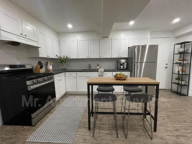 2 bed, 1.0 bath, $1,795 — Photo 3
