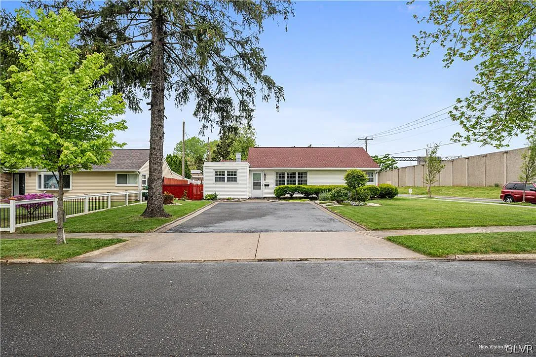 2803 Moravian Ave photo 1