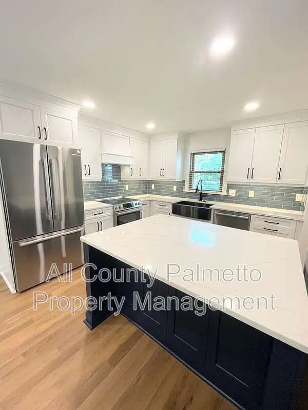 4 bed, 2.5 bath, 2876 sqft, $3,250 — Photo 1