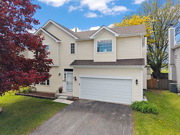 2nd image of 900 Chelsea Ct