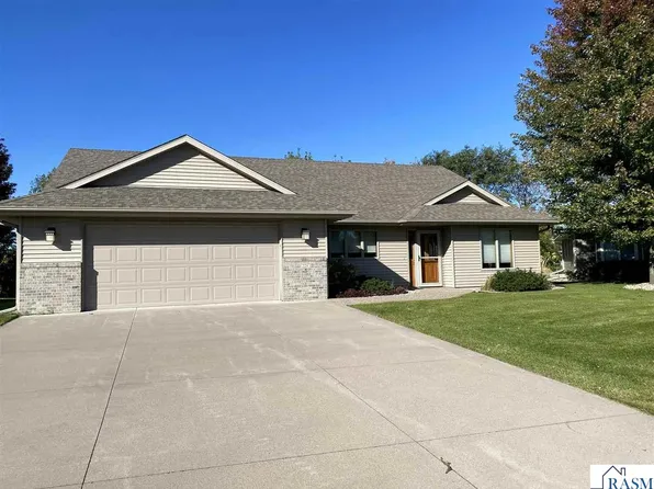 228 Amber Ct, Mankato, MN 56001