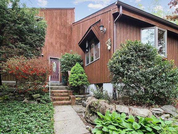 2nd image of 55 Worthington Dr W
