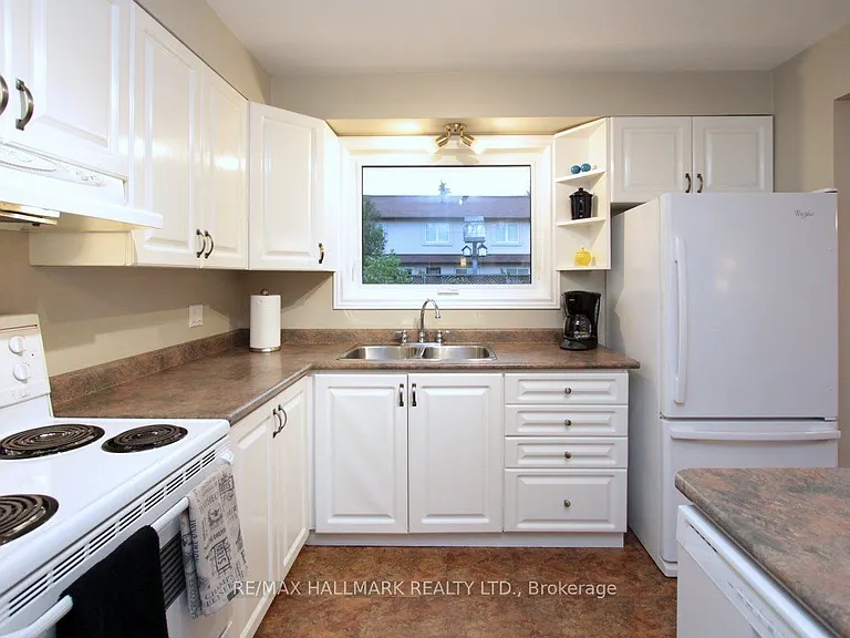 42 Abbey Rd #MAIN FLOOR — Photo 15