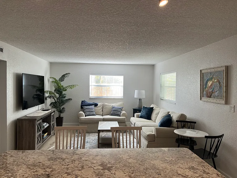 299 E Central Blvd #3 — Photo 5