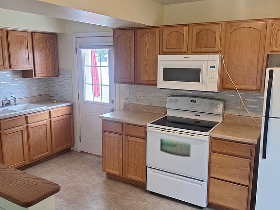 3rd image of 2709-2711 W Koenig St