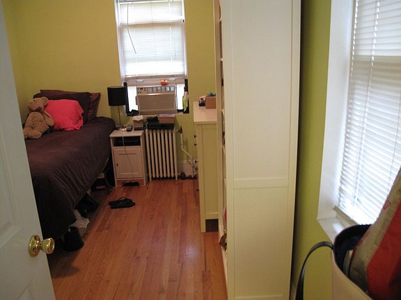 3rd image of 821 Carroll St APT 3