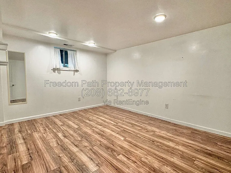 421 S 11th St — Photo 10