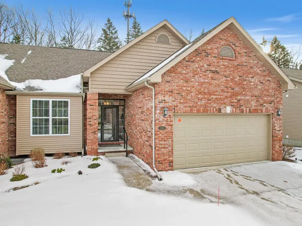 3109 Harbor Pointe Cir, Fenton, MI 48430