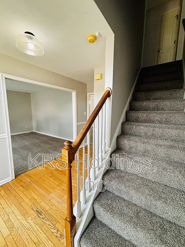 4 bed, 2.5 bath, 2038 sqft, $2,595 — Photo 4