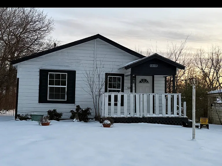1329 E Margaret St — Photo 8