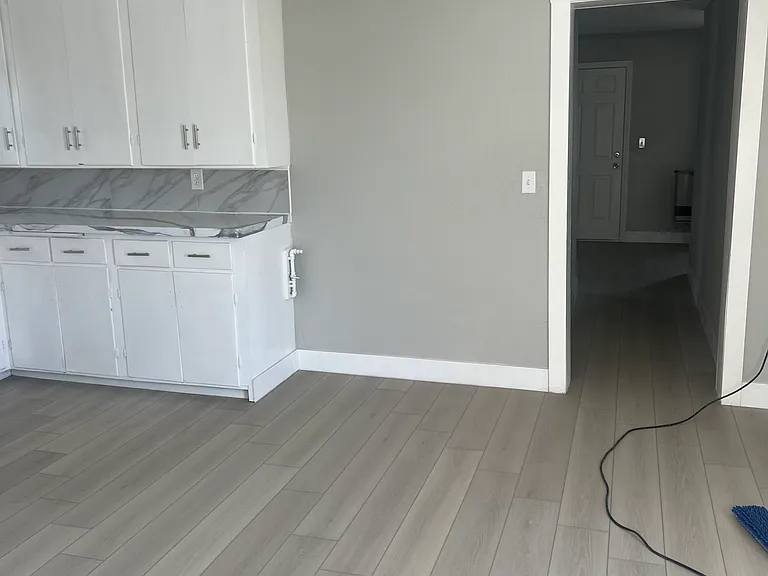 416 Tyler St — Photo 10