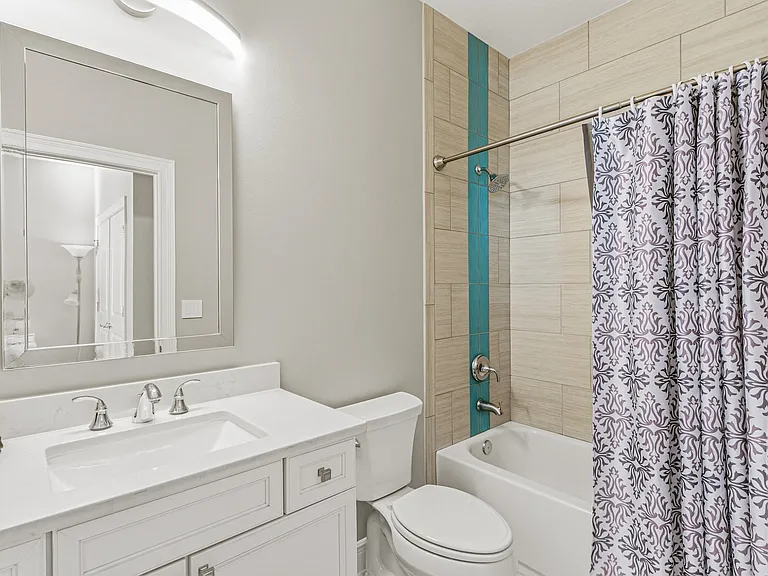 En-suite Bath 2En-suite Bath 3