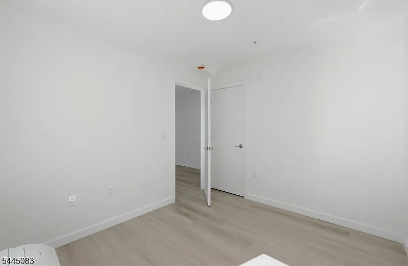 2 bed, 1.0 bath, 710 sqft, $2,275 — Photo 2