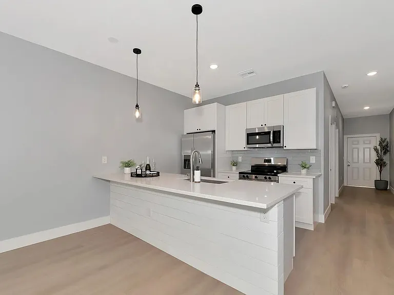 Carleen Ave — Photo 2
