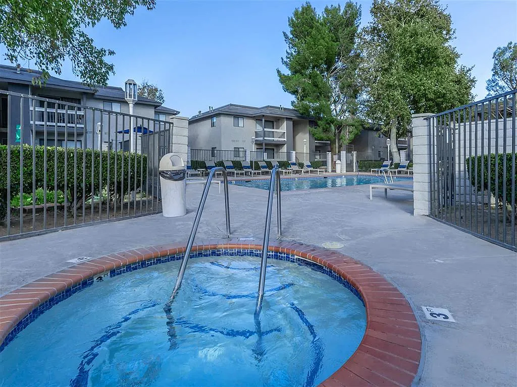 Montecito Apartments — Photo 3