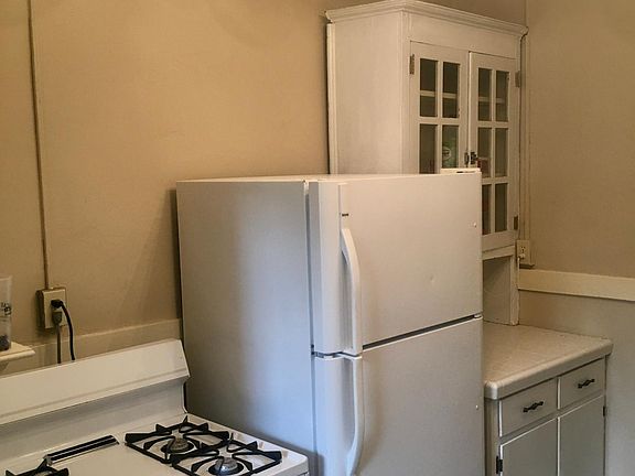 5th image of 334 N McLean Blvd #2