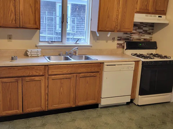 84 Foote St APT 3, Fall River, MA 02724