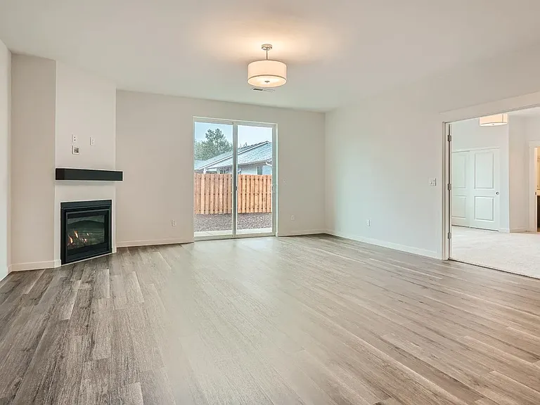 5135 Parkway Dr NE — Photo 5
