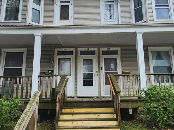 1262 University Ave #3, Dubuque, IA 52001