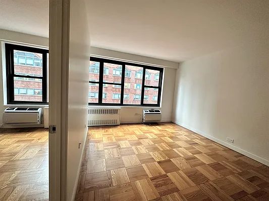 Rented by Manhattan Realty Group | media 4