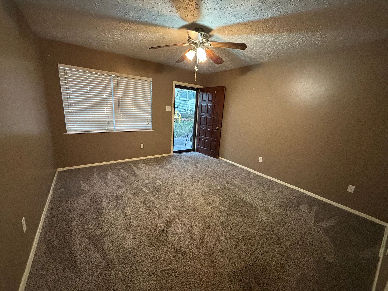 2 bed, 1.0 bath, $875 — Photo 1