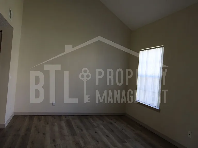 540 Abby Ln #8 — Photo 8