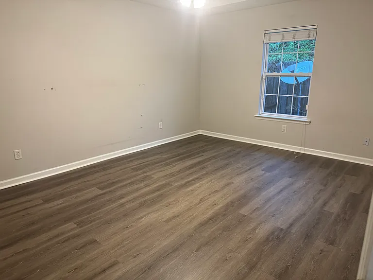 220 Sassafras Ln — Photo 3